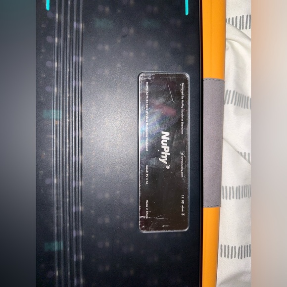 Nuphy Air75 Wireless Keyboard (V1) - Picture 3 of 7